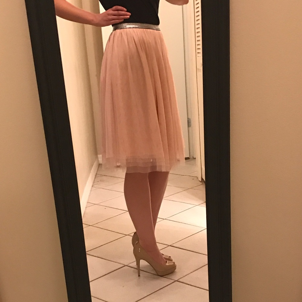 Midi length light pink tulle skirt - Picture 2 of 3